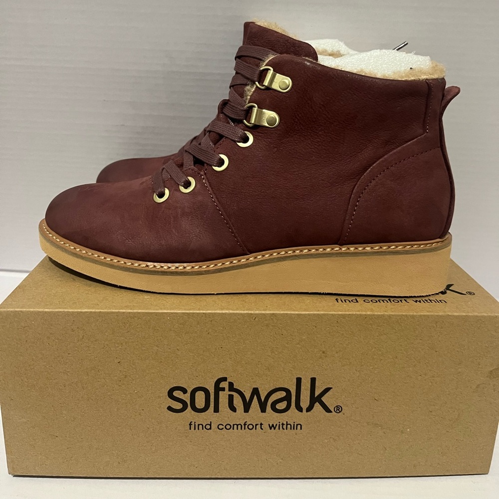 Softwalk Wilcox Lace-Up Ankle Boots with Fuzzy Lining